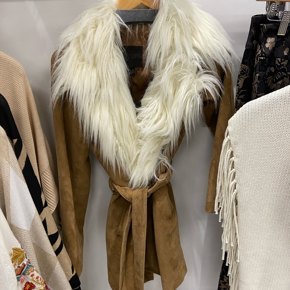 ☀️PAIGE suede coat with fur detail☀️